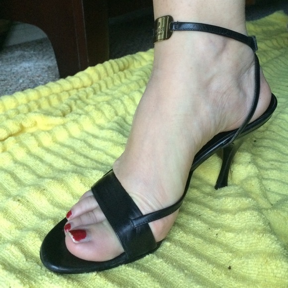 Gucci authentic blk and gld Medallion heels 👠 - Picture 2 of 4