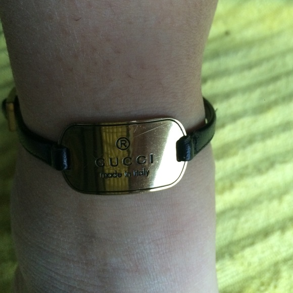 Gucci authentic blk and gld Medallion heels 👠 - Picture 3 of 4