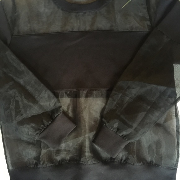 Daily Top Note Mesh Black Top - Picture 2 of 3