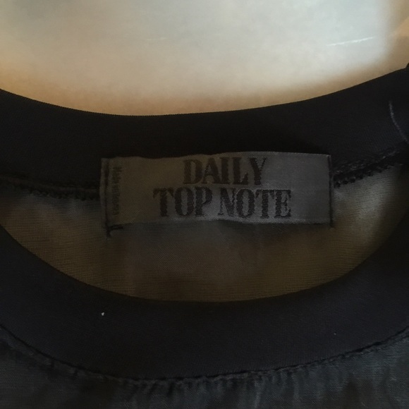 Daily Top Note Mesh Black Top - Picture 3 of 3