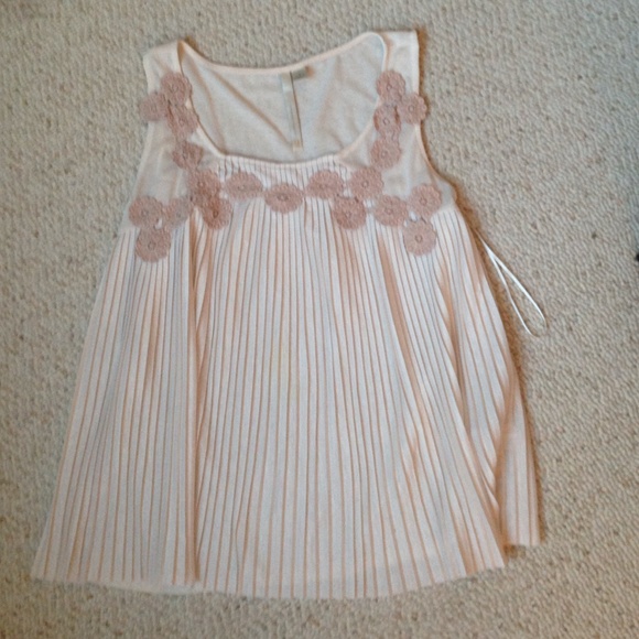 Pleated front Lauren Conrad tank - Picture 1 of 3