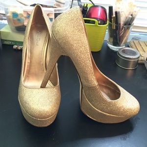 Aldo gold pumps size 8