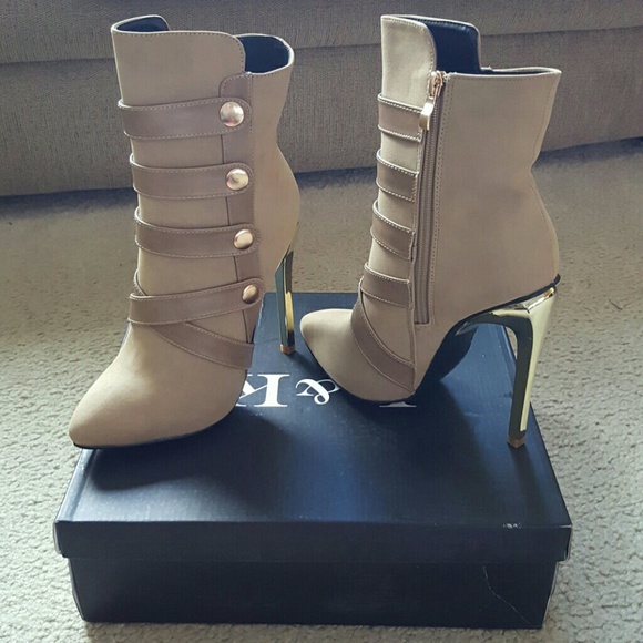New Size 7 Camel bootie