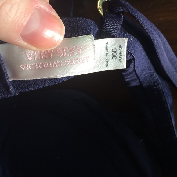 Victoria's Secret very sexy push up bra - Picture 2 of 2