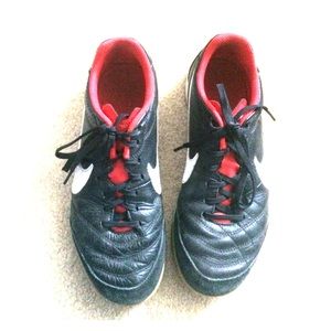 Nike soccer flats Tiempo