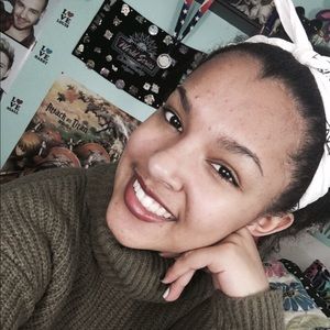 Meet your Posher, Alia