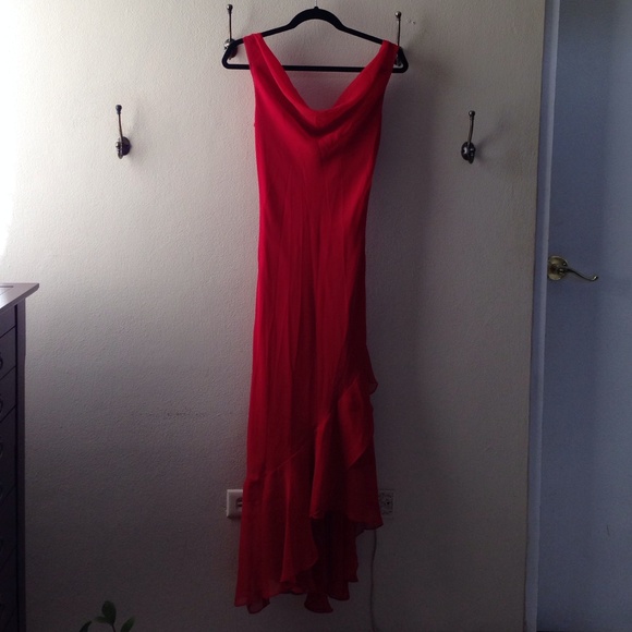A long slky dress with ruffles for a Lady in red