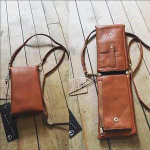 Street Level Place 7 Phone Purse