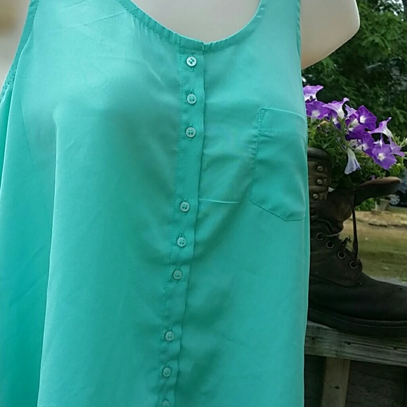 SOLD TO NEIGHBOR! 🐸Beautiful Flowing Blouse - Picture 4 of 4