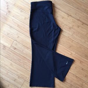 Nike DriFit -Cropped Athletic Pant