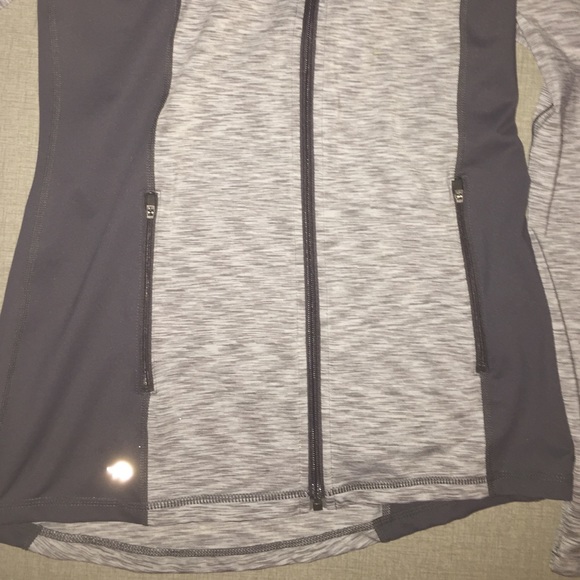 Hooded workout jacket - Picture 3 of 4