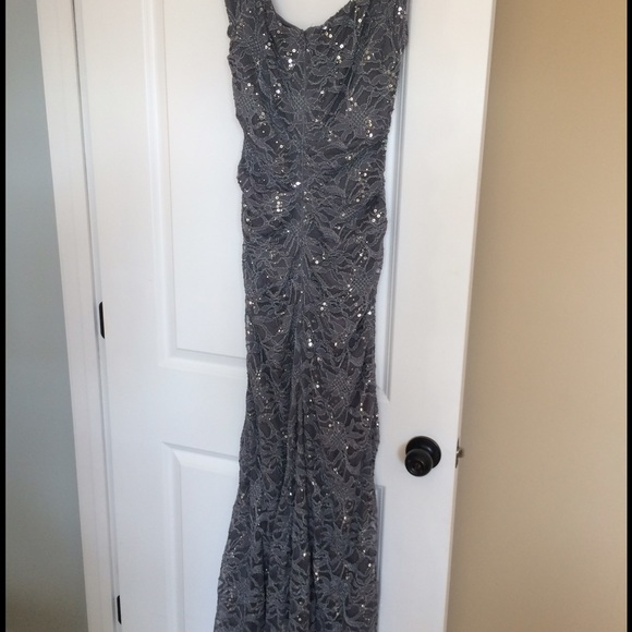 Formal dress - Picture 3 of 3