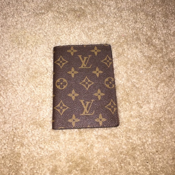 AUTHENTIC 🎁🎁 Louis Vuitton Passport