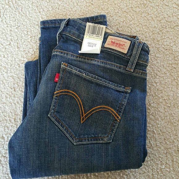 Nwt Levi size 5.  Skinny 524.