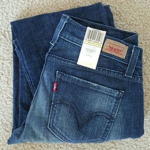 Nwt Levi size 5.  Straight 524