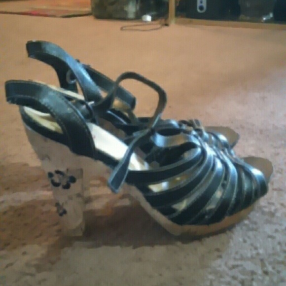 Heels - Picture 2 of 3