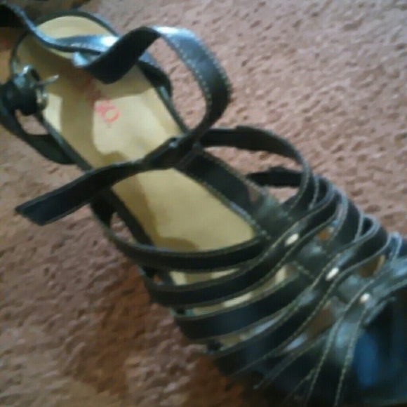 Heels - Picture 3 of 3