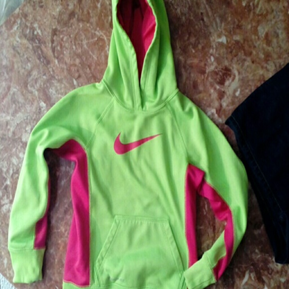 Little girls Nike therma-fit hoodie, size S