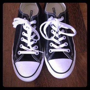 Converse tennis shoes