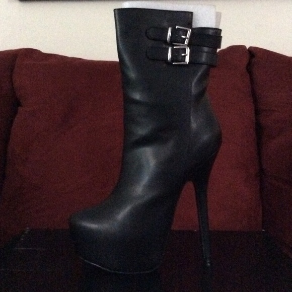 Must have black booties👣💥💥