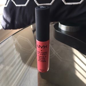 NYX Soft Matte lip cream