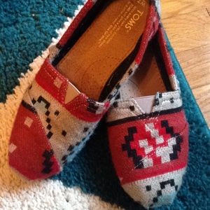 Women's Toms size 7.5