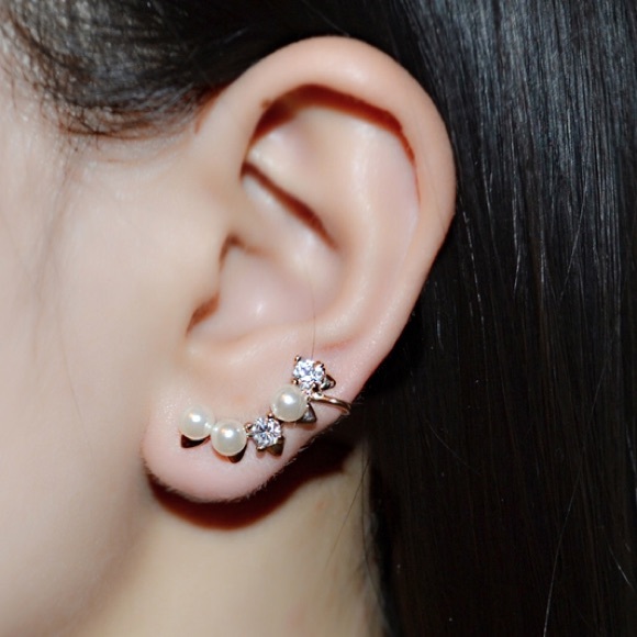 J Jewelista Jewelry - 18k gold plated pearl/rhinestone cuff earring