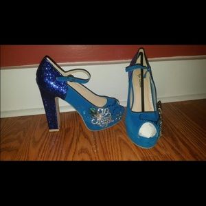 Custome blue chunky heels
