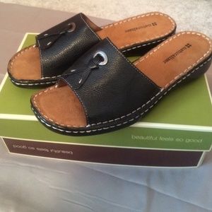 Black sandals ladies Size 9.