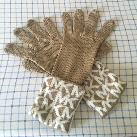 MICHAEL Michael Kors Accessories - 🌟ONE DAY SALE!🌟Michael Kors Gloves