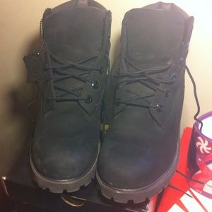 Black timberlands ⚫️⚫️⚫️