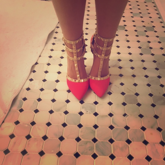 Hi, im selling these high heels. I never use them.