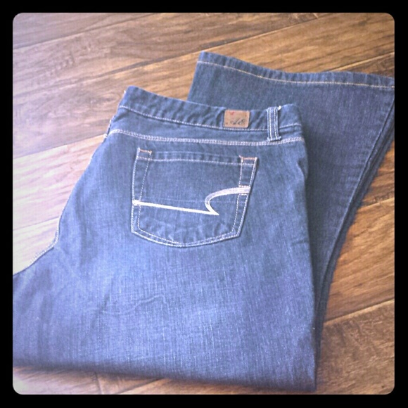 American Eagle dark denim jeans