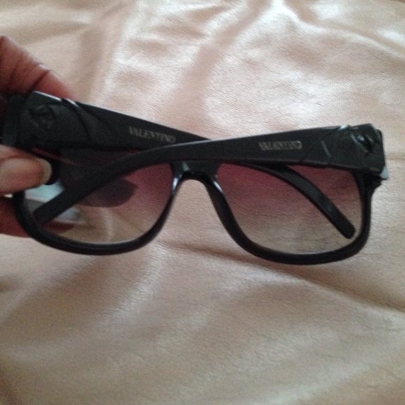 Authentic Valentino brown sunnies💥😃sale 1 HR - Picture 2 of 4