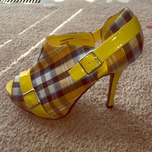 Plaid Heel 💛