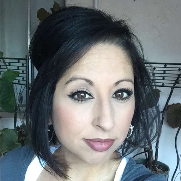 Meet your Posher, Elisha