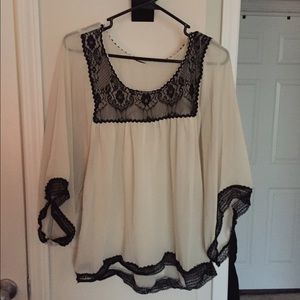 Torrid ~ Sheer and Lace Top 🌻