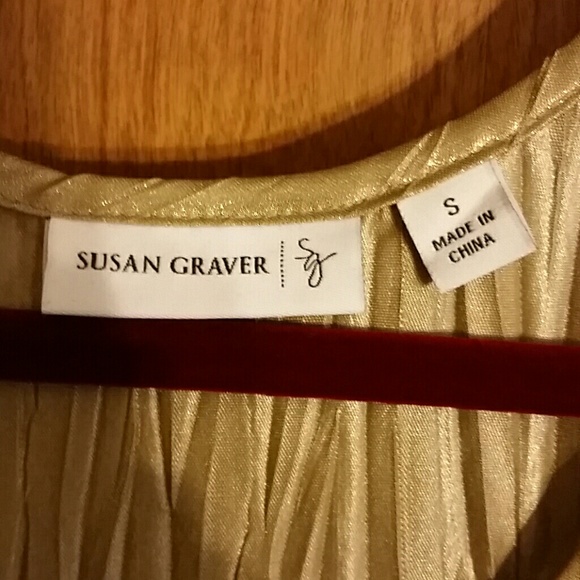 🔴2/ $10🔴GOLD METALLIC CAMI/TOP - Picture 3 of 4