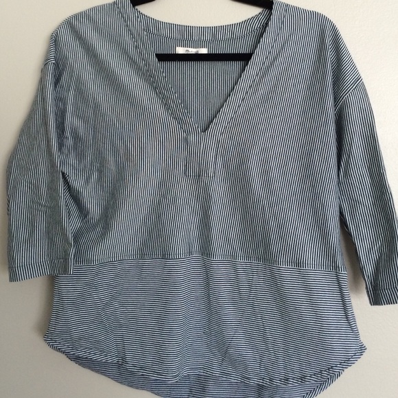 Navy & White Madewell v-neck top- Size Small