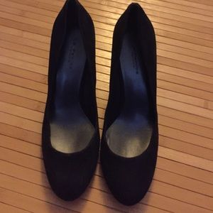 Navy blue heels. La Fenice made in Italy. Sz 8.