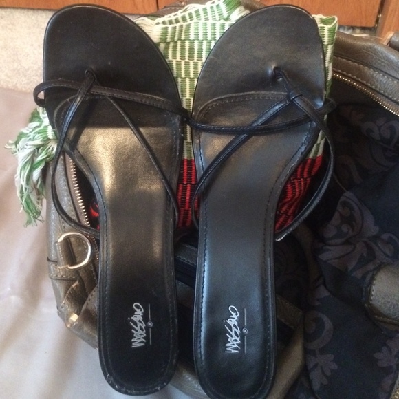 Black sandals - pre loved - size 8