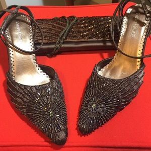 Beaded dress shoe & sequenced clutch.