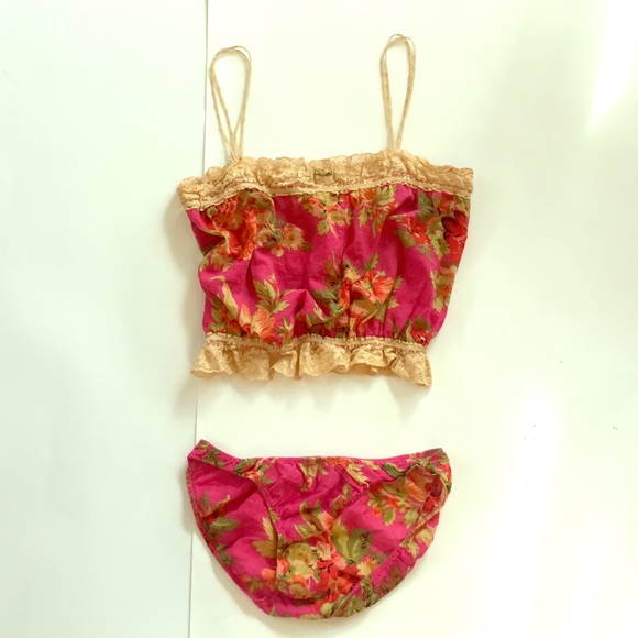 Anthropologie Tops - Anthropologie floral crop top