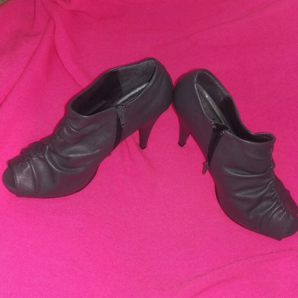 Shoes - Picture 4 of 4