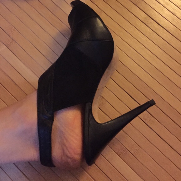 Cynthia Vincent heels. Sz 8. 4 in.