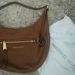 FLASH SALE !!! MICHAEL KORS HANDBAG