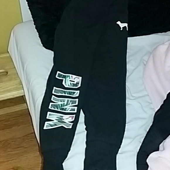 VS PINK SWEATS