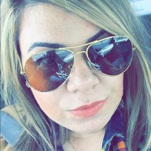 Meet your Posher, Monica