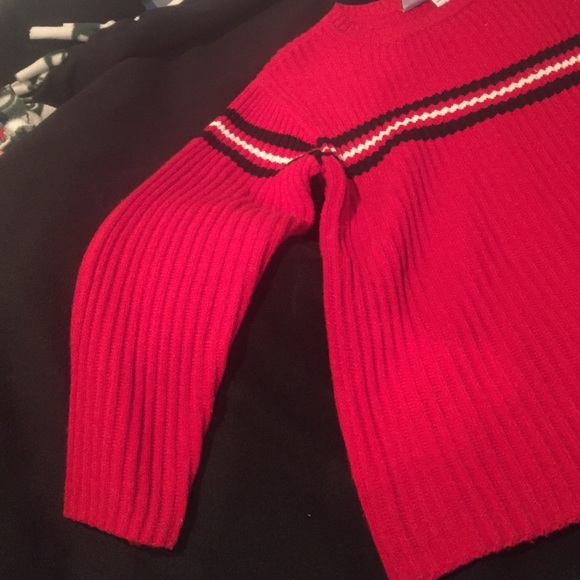 Red sweater size L - Picture 2 of 2