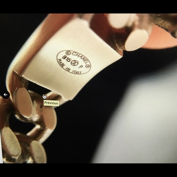 🎉SOLD🎉NEW AUTHENTIC CHANEL Gold Hoop CC Earings - Picture 4 of 4